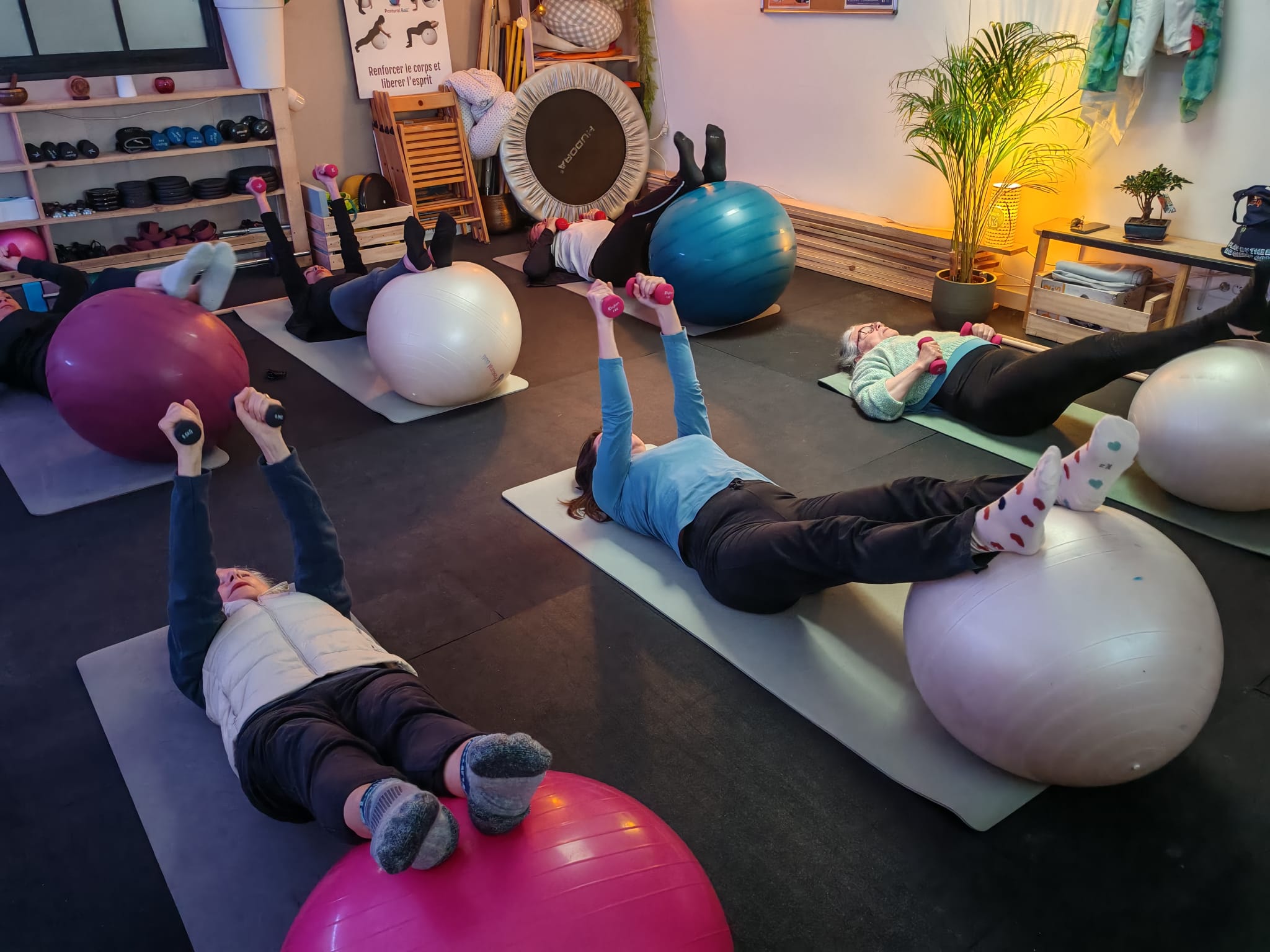 Activité physique adaptée en cours collectif avec ballon à Royan Saint-Palais – MANAA
